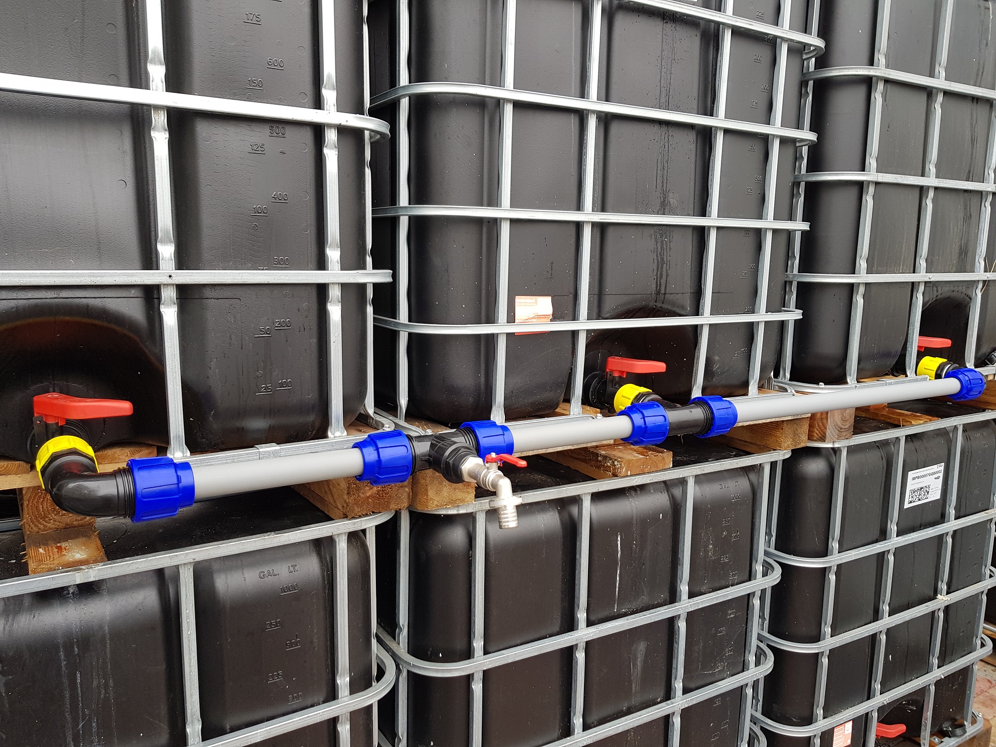 Verbindungsset 40 mm für 5 IBC Tanks + 1" Pumpenanschluß (Bild für) Verbindungsset 40 mm für 5 IBC Tanks + 1" Pumpenanschluß