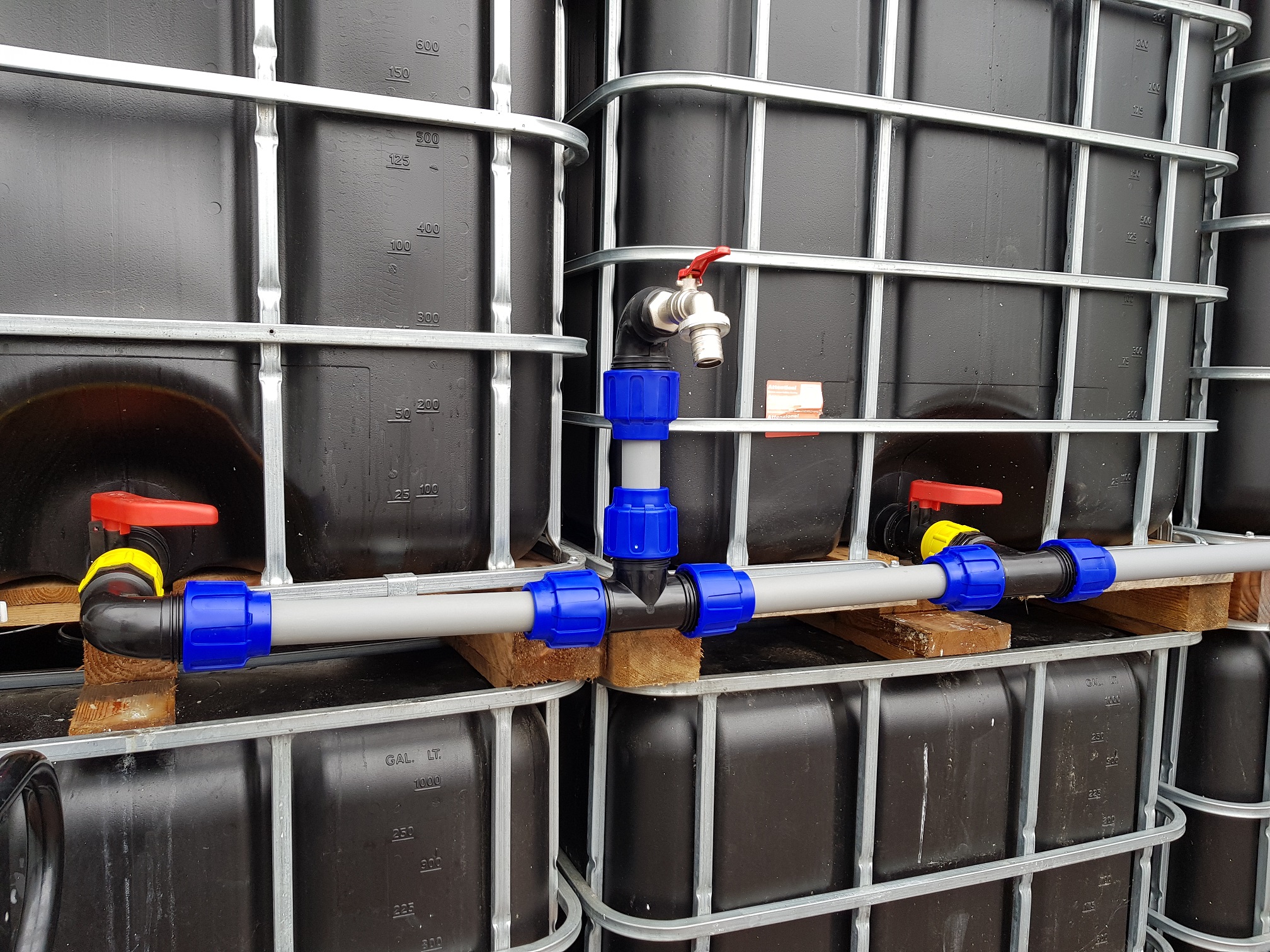 (Bild für) Verbindungsset für 3 IBC Tanks 40 mm Schwanenhals + Pumpenans.
